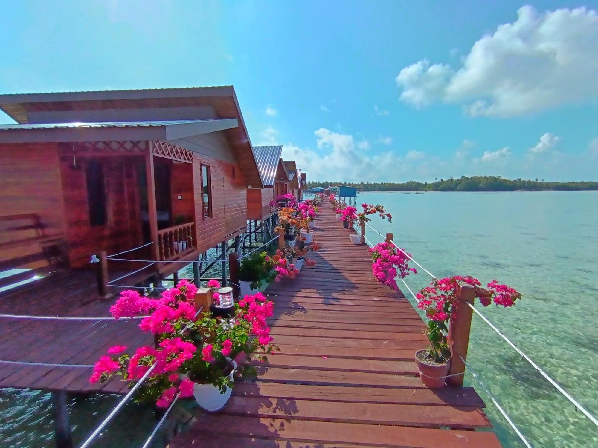 Bed and Breakfast La Water House Semporna Exteriér fotografie